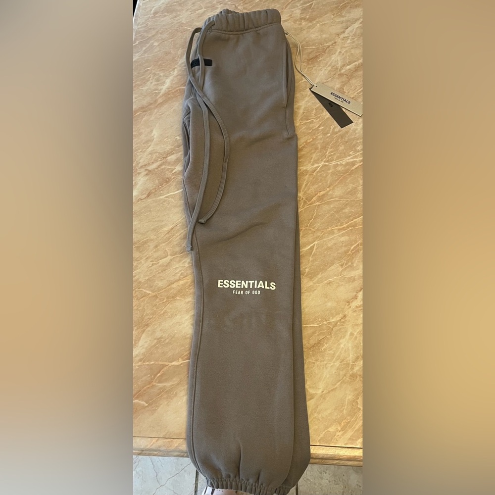 Fear of God Essentials Sweatpants ‘Desert Taupe’